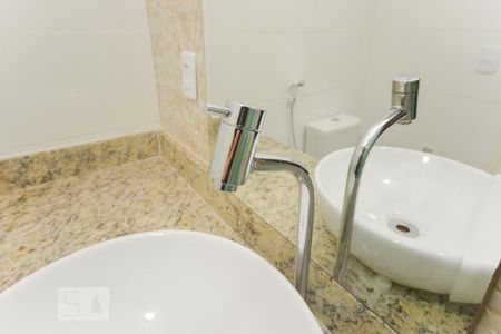 Apartamento à venda com 106m², 3 quartos e 2 vagasBanheiro suíte torneira