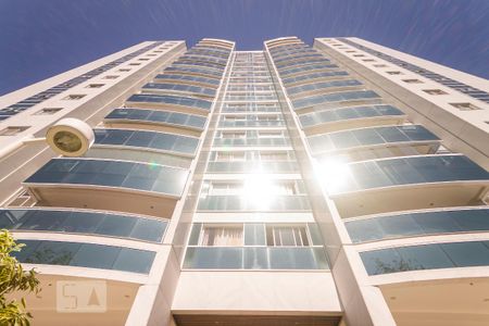 Apartamento para alugar com 74m², 2 quartos e 1 vagaFachada