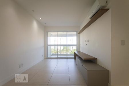 Sala de apartamento para alugar com 2 quartos, 74m² em Barra da Tijuca, Rio de Janeiro