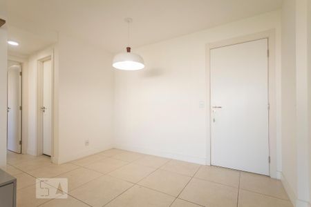 Sala de apartamento para alugar com 2 quartos, 74m² em Barra da Tijuca, Rio de Janeiro