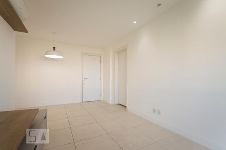 Sala de apartamento para alugar com 2 quartos, 74m² em Barra da Tijuca, Rio de Janeiro