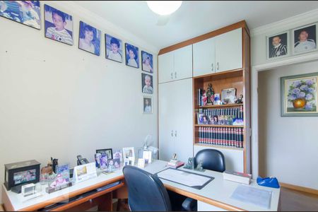 Apartamento à venda com 220m², 5 quartos e 4 vagasQuarto