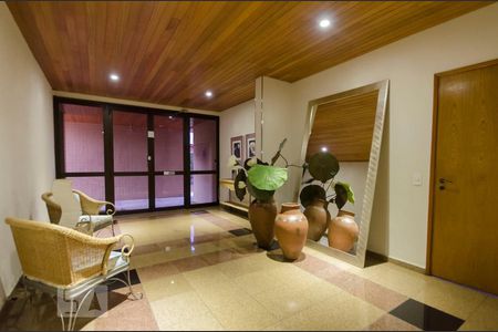 Apartamento à venda com 220m², 5 quartos e 4 vagasHall de entrada