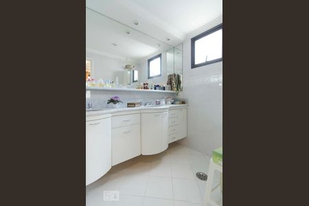 Apartamento à venda com 220m², 5 quartos e 4 vagasBanheiro Suíte 3