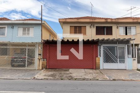 Casa à venda com 102m², 3 quartos e 2 vagas Casa à venda com 102m², 3 quartos e 2 vagasFachada