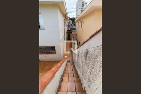 Casa à venda com 102m², 3 quartos e 2 vagas Casa à venda com 102m², 3 quartos e 2 vagasEscada
