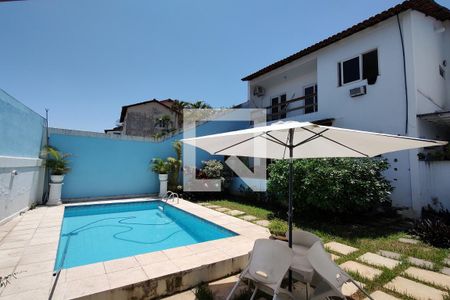 Casa de condomínio à venda com 342m², 5 quartos e 2 vagasPiscina