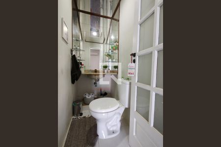 Casa de condomínio à venda com 342m², 5 quartos e 2 vagasLavabo