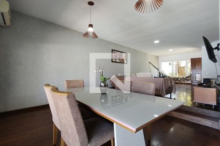 Casa de condomínio à venda com 342m², 5 quartos e 2 vagasSala