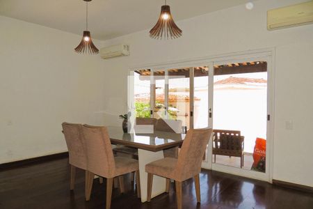 Casa de condomínio à venda com 342m², 5 quartos e 2 vagasSala