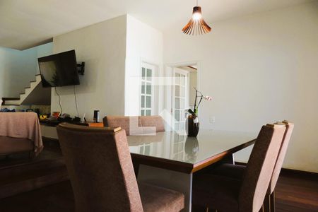 Casa de condomínio à venda com 342m², 5 quartos e 2 vagasSala