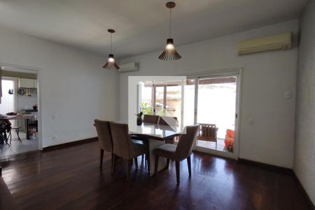 Casa de condomínio à venda com 342m², 5 quartos e 2 vagasSala