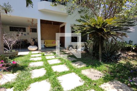 Casa de condomínio à venda com 342m², 5 quartos e 2 vagasQuintal