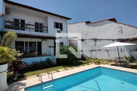 Casa de condomínio à venda com 342m², 5 quartos e 2 vagasPiscina