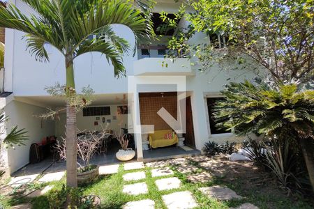 Casa de condomínio à venda com 342m², 5 quartos e 2 vagasQuintal