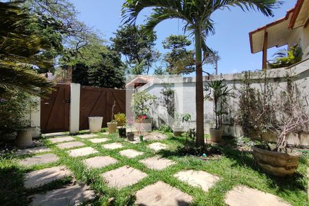 Casa de condomínio à venda com 342m², 5 quartos e 2 vagasQuintal