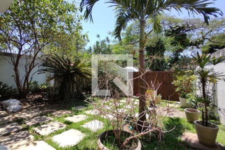 Casa de condomínio à venda com 342m², 5 quartos e 2 vagasQuintal