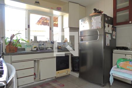 Casa de condomínio à venda com 342m², 5 quartos e 2 vagasCozinha - Armários