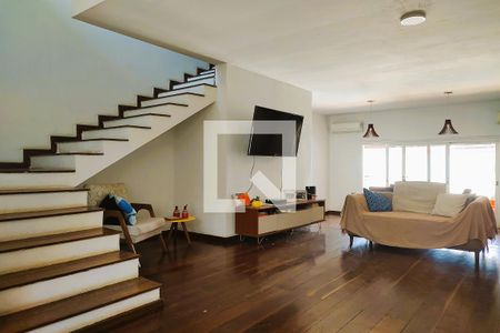 Casa de condomínio à venda com 342m², 5 quartos e 2 vagasSala