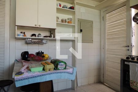 Casa de condomínio à venda com 342m², 5 quartos e 2 vagasCozinha - Armários