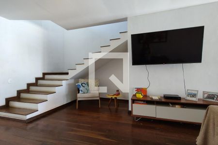 Casa de condomínio à venda com 342m², 5 quartos e 2 vagasSala