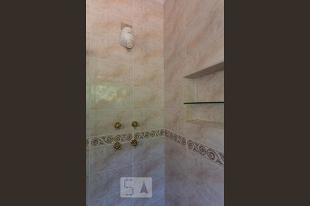 Casa de condomínio para alugar com 497m², 4 quartos e 5 vagas Casa de condomínio para alugar com 497m², 4 quartos e 5 vagasSuíte4