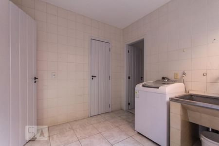 Casa de condomínio para alugar com 497m², 4 quartos e 5 vagas Casa de condomínio para alugar com 497m², 4 quartos e 5 vagasÁrea de serviço