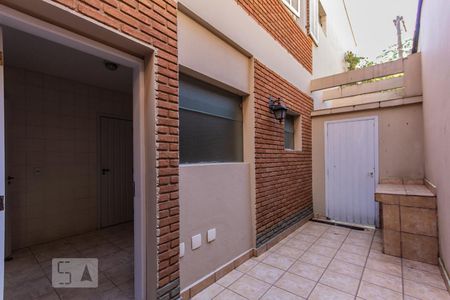 Casa de condomínio para alugar com 497m², 4 quartos e 5 vagas Casa de condomínio para alugar com 497m², 4 quartos e 5 vagasFundos
