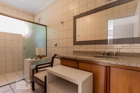 Casa de condomínio para alugar com 497m², 4 quartos e 5 vagas Casa de condomínio para alugar com 497m², 4 quartos e 5 vagasSuíte3