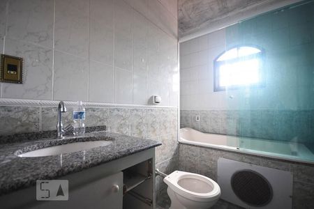 Banheiro de casa à venda com 3 quartos, 150m² em Ferreira, São Paulo