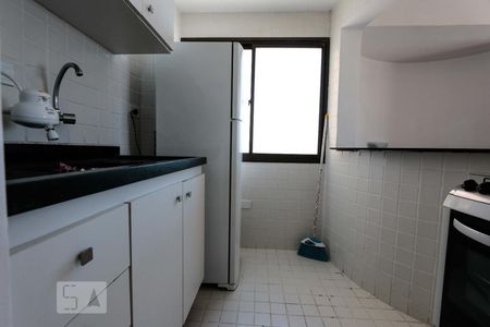 Cozinha de apartamento para alugar com 1 quarto, 58m² em Vila Suzana, São Paulo