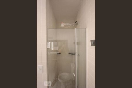 Banheiro de apartamento para alugar com 1 quarto, 58m² em Vila Suzana, São Paulo