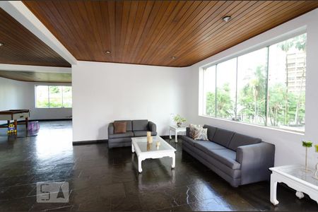 Apartamento à venda com 150m², 4 quartos e 2 vagasDependências do prédio - hall