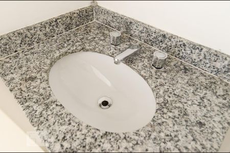 Apartamento à venda com 67m², 2 quartos e 1 vaga Apartamento à venda com 67m², 2 quartos e 1 vagaBanheiro