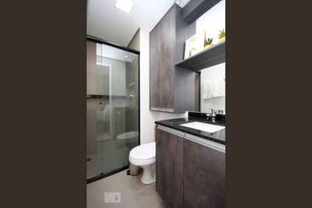 Banheiro de kitnet/studio para alugar com 1 quarto, 28m² em República, São Paulo