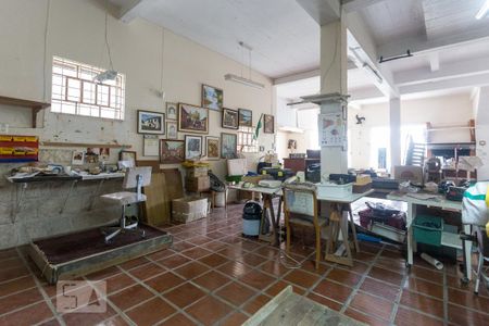 Casa à venda com 240m², 3 quartos e 7 vagas Casa à venda com 240m², 3 quartos e 7 vagasGaragem e oficina