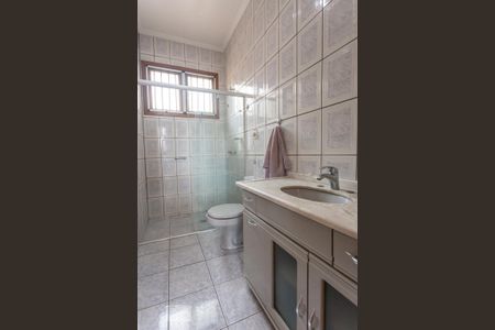 Banheiro da suíte de casa à venda com 3 quartos, 240m² em Menino Deus, Porto Alegre