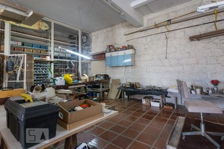 Casa à venda com 240m², 3 quartos e 7 vagas Casa à venda com 240m², 3 quartos e 7 vagasGaragem e oficina