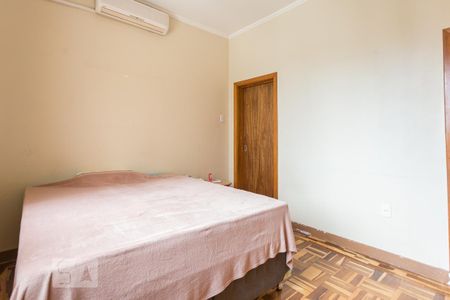 Suíte  de casa à venda com 3 quartos, 240m² em Menino Deus, Porto Alegre