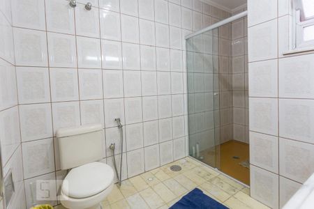 Banheiro de casa à venda com 3 quartos, 240m² em Menino Deus, Porto Alegre