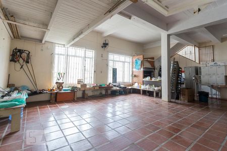 Casa à venda com 240m², 3 quartos e 7 vagas Casa à venda com 240m², 3 quartos e 7 vagasGaragem e oficina