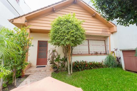 Casa à venda com 240m², 3 quartos e 7 vagas Casa à venda com 240m², 3 quartos e 7 vagasFachada