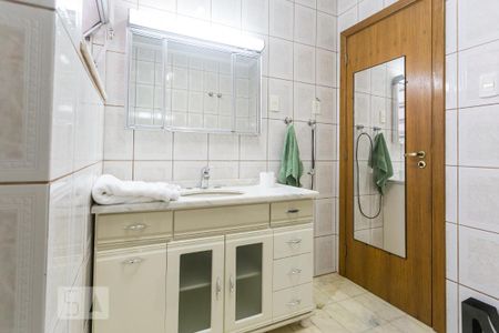 Banheiro de casa à venda com 3 quartos, 240m² em Menino Deus, Porto Alegre