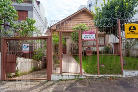 Casa à venda com 240m², 3 quartos e 7 vagas Casa à venda com 240m², 3 quartos e 7 vagasFachada