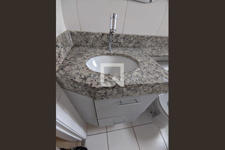 Apartamento para alugar com 47m², 2 quartos e 1 vaga Apartamento para alugar com 47m², 2 quartos e 1 vagaDetalhe do banheiro