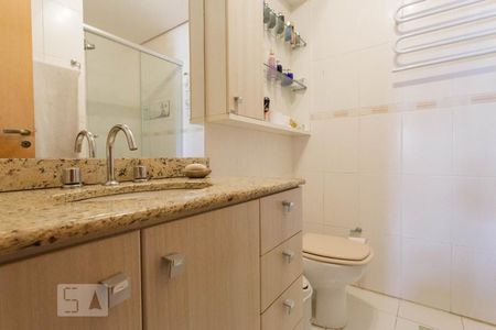 Banheiro de apartamento à venda com 3 quartos, 110m² em Mont Serrat, Porto Alegre
