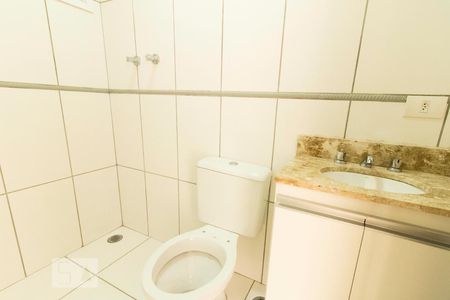 Banheiro de apartamento para alugar com 2 quartos, 54m² em Campestre, Santo André