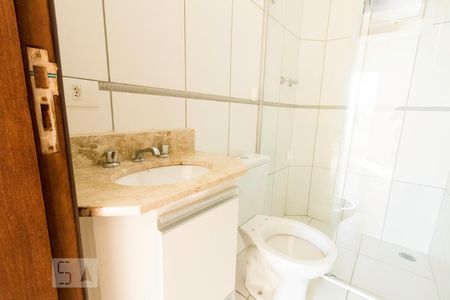 Banheiro da suite de apartamento para alugar com 2 quartos, 54m² em Campestre, Santo André