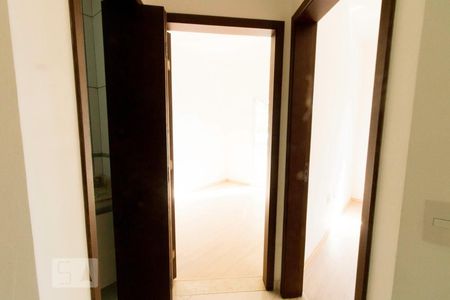 Corredor de apartamento para alugar com 2 quartos, 54m² em Campestre, Santo André