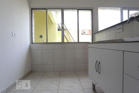 Cozinha de casa para alugar com 1 quarto, 50m² em Umuarama, Osasco
